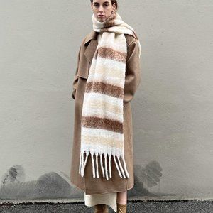 NWOT OAK + FORT Fringed Scarf